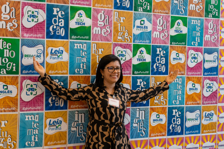 São professores formadores que apresentam – em forma de oficinas – 80 trabalhos desenvolvidos por meio de boas práticas pedagógicas ao longo do ano letivo