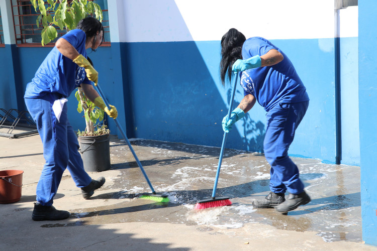 Programa Mãos Amigas conta com equipe feminina para atendimento a colégios da rede estadual em Curitiba