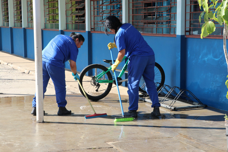 Programa Mãos Amigas conta com equipe feminina para atendimento a colégios da rede estadual em Curitiba