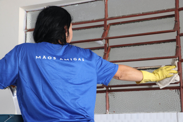 Programa Mãos Amigas conta com equipe feminina para atendimento a colégios da rede estadual em Curitiba