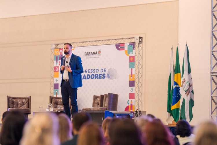 São professores formadores que apresentam – em forma de oficinas – 80 trabalhos desenvolvidos por meio de boas práticas pedagógicas ao longo do ano letivo