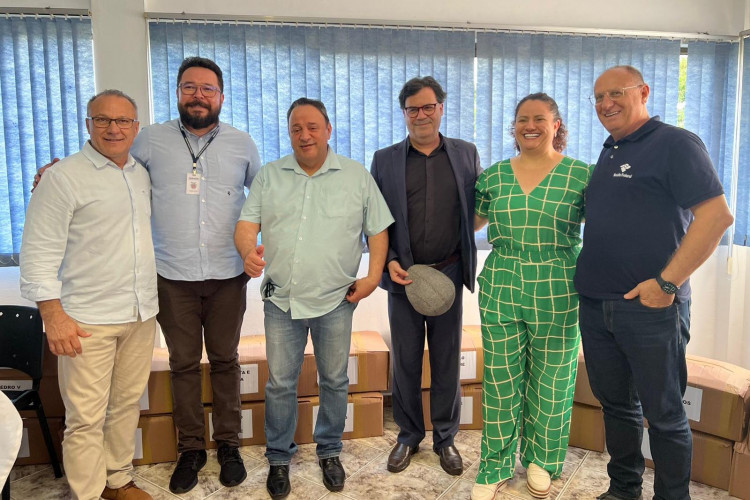 Doação beneficiará 63 instituições escolares em nove municípios