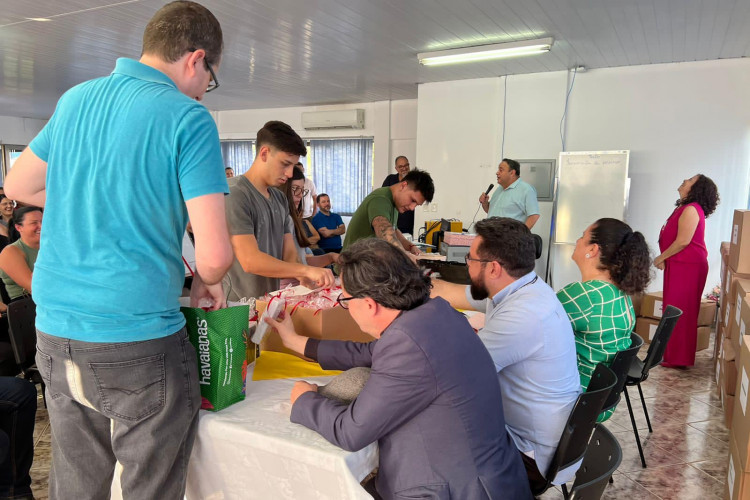 Doação beneficiará 63 instituições escolares em nove municípios