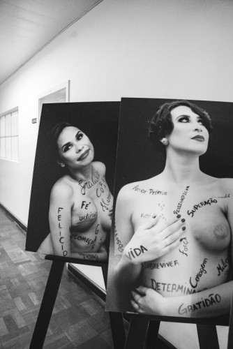 Exposição fotográfica na Seed-PR retrata a vitória contra o câncer de mama