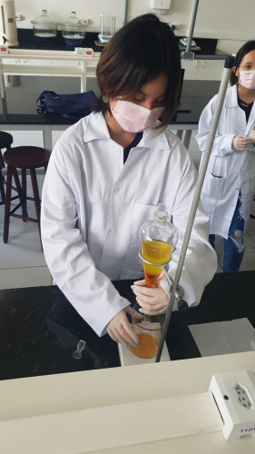 Feito a partir de óleo descartado, o biodiesel foi utilizado para abastecer um dos ônibus escolares da prefeitura que funcionou durante uma semana inteira