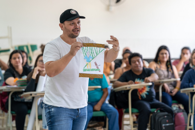 Secretaria da Educação discute novos itinerários formativos para colégios indígenas