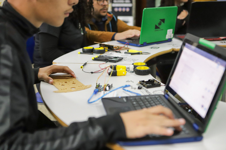 Educação amplia oferta de vagas no ensino técnico para 2024: matrículas estão abertas