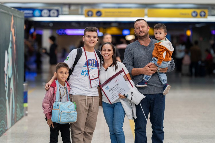 Com 187 embarques desta segunda, 579 estudantes da rede estadual já iniciaram intercâmbio