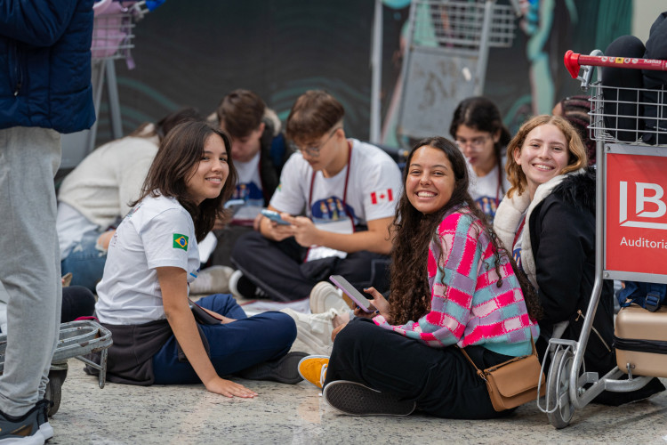 Com 187 embarques desta segunda, 579 estudantes da rede estadual já iniciaram intercâmbio