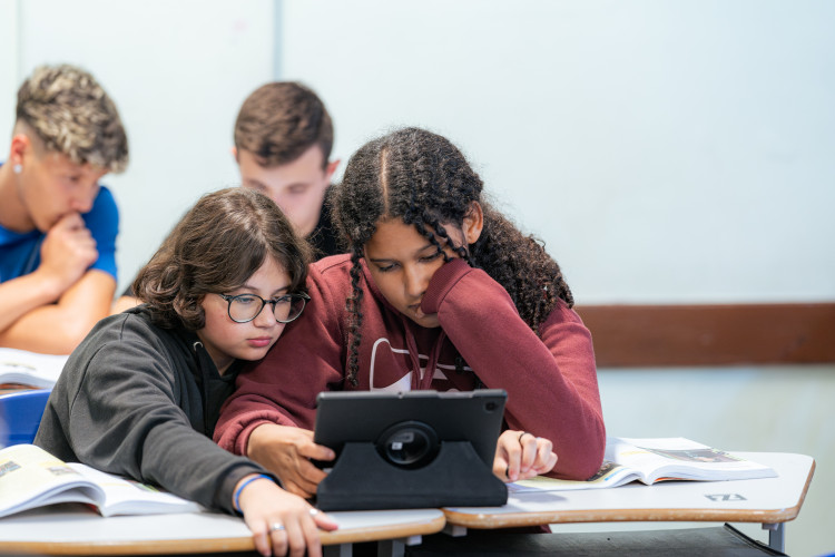 Paraná x Japão: exame evidencia qualidade do ensino de programação no Estado