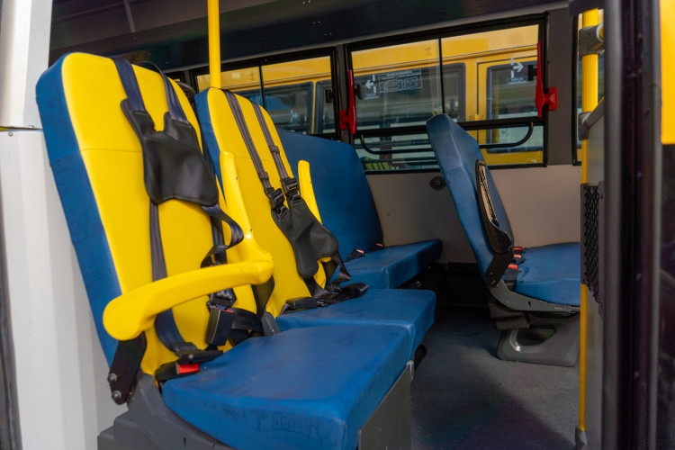 Novos ônibus escolares ampliam acesso à educação em Guaraqueçaba