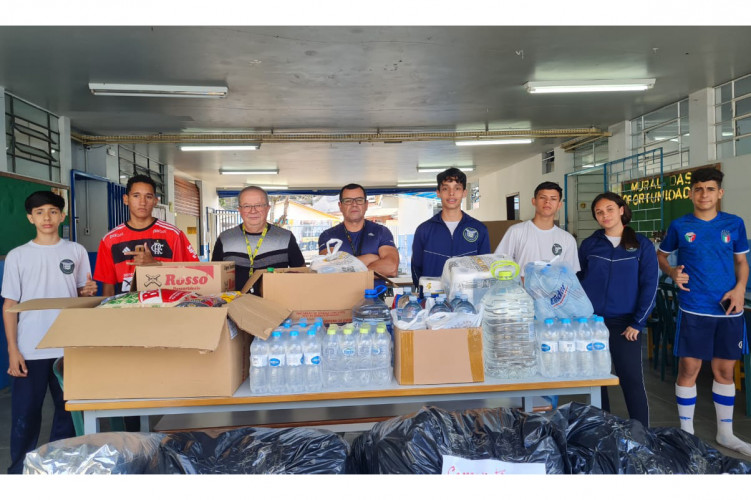 Camas, livros e cartas: estudantes da rede estadual se mobilizam para ajudar o RS