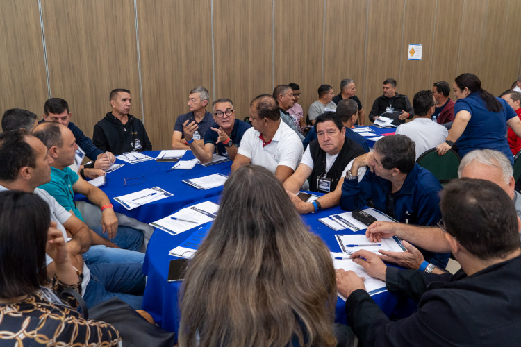 Seminário capacita profissionais dos Colégios Cívico-Militares do Paraná