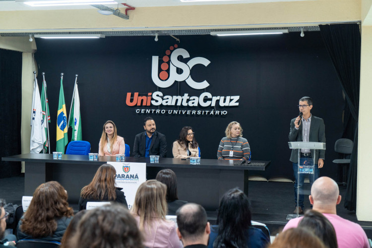 Professores que participaram do Ganhando o Mundo debatem experiência internacional
