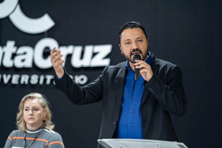 Professores que participaram do Ganhando o Mundo debatem experiência internacional