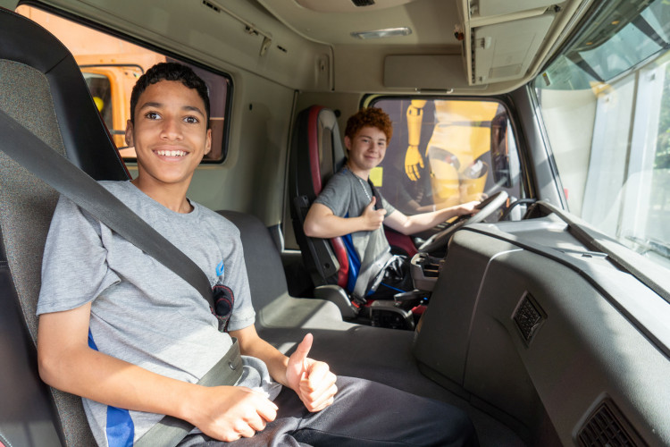Antes da 1ª habilitação: Alunos da rede estadual têm uma aula de conscientização no trânsito