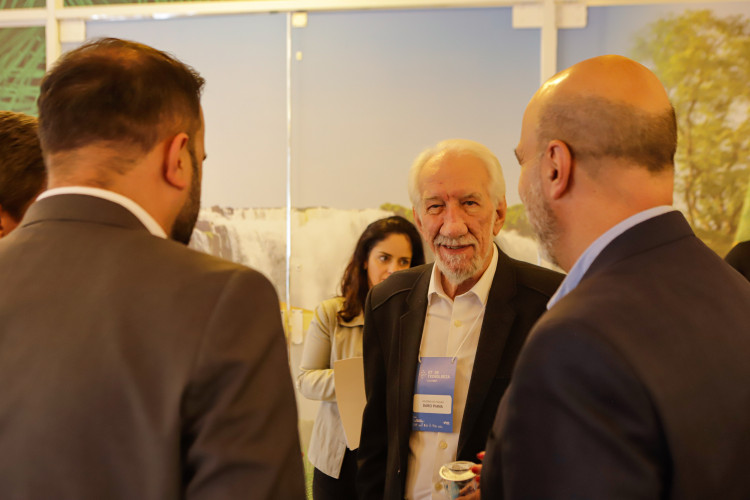 Piana destaca avanços do Paraná em evento que discute tecnologia no ensino público