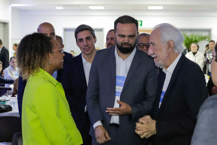 Piana destaca avanços do Paraná em evento que discute tecnologia no ensino público