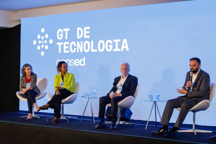 Piana destaca avanços do Paraná em evento que discute tecnologia no ensino público