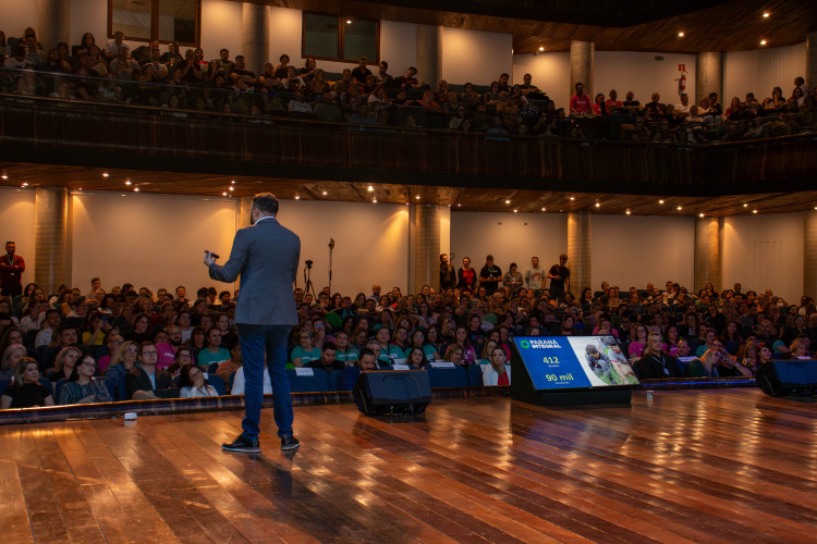 Intercâmbios, novos professores e plataformas em alta marcam primeiro trimestre da Educação