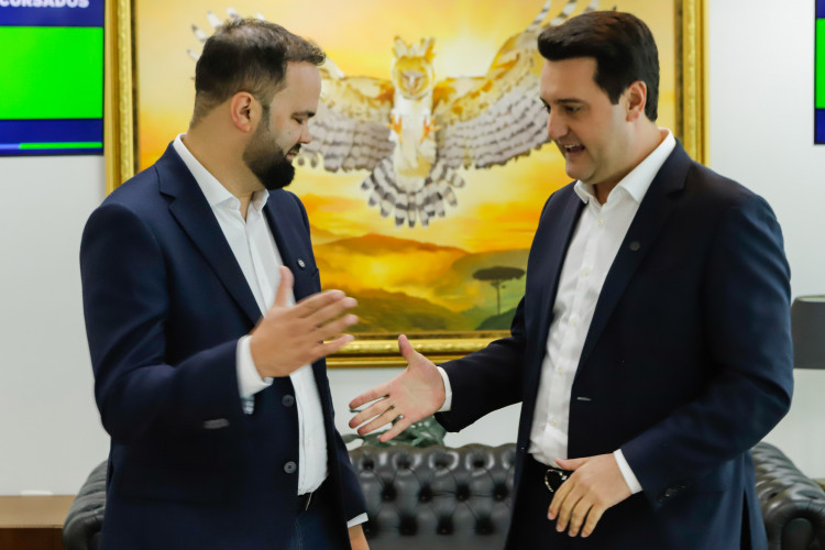 Governador anuncia pacote para educação com novas escolas, ampliações e placas solares