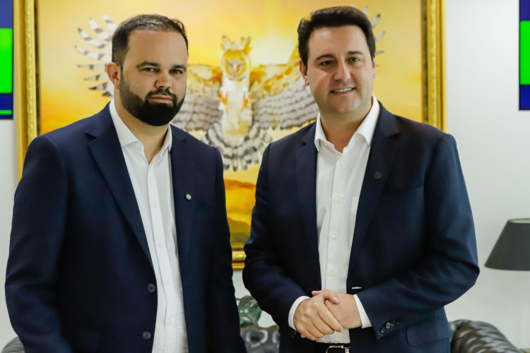 Governador assina decreto de nomeação de 1.106 professores para rede estadual