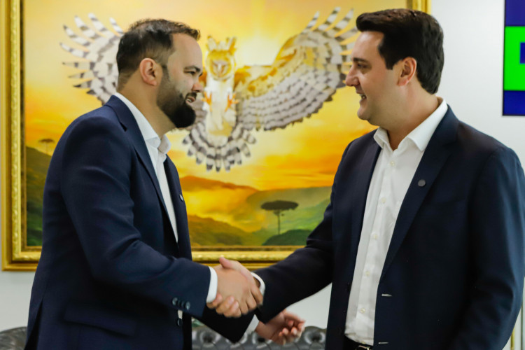 Governador assina decreto de nomeação de 1.106 professores para rede estadual