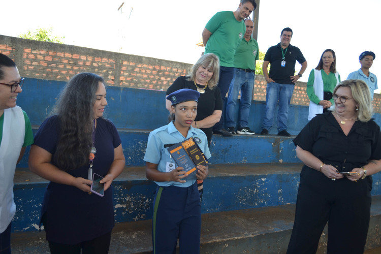 Aluna de colégio cívico-militar vence etapa estadual do concurso de redação do Senado