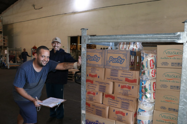 Governo entrega terceira remessa de alimentos para as escolas estaduais