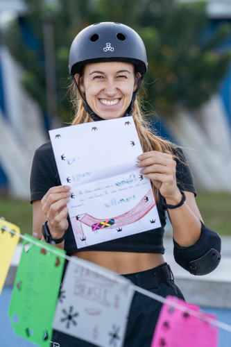 Olimpíadas: alunos da rede estadual entregam cartas de apoio a skatistas que vão a Paris