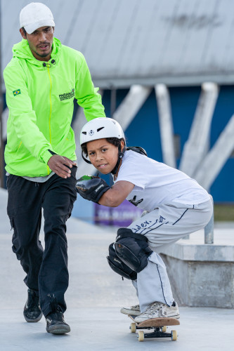 Olimpíadas: alunos da rede estadual entregam cartas de apoio a skatistas que vão a Paris