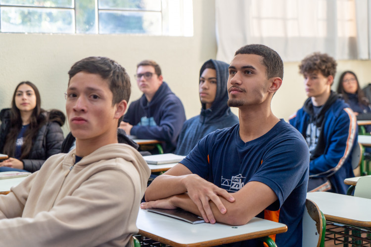 Inteligência Artificial e vacinação estão entre novidades do 2º semestre letivo no Paraná