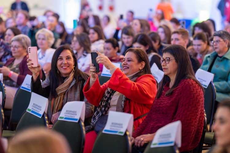 Educação promove encontro para capacitar diretores da rede e gestores dos Núcleos Regionais de Educação (NREs) de todo o Estado