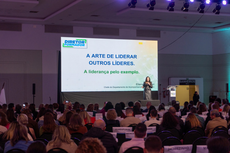 Educação promove encontro para capacitar diretores da rede e gestores dos Núcleos Regionais de Educação (NREs) de todo o Estado