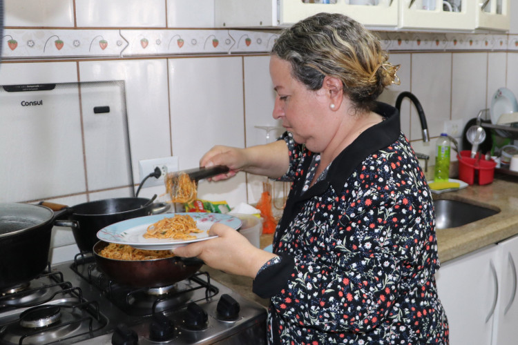Estado oferece merenda em casa para 800 alunos que não podem ir à escola