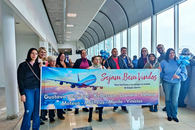 Ganhando o Mundo: estudantes desembarcam em Curitiba e Londrina