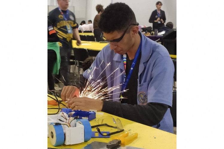 Robôs construídos por estudantes de Cascavel participam da 16ª Campus Party