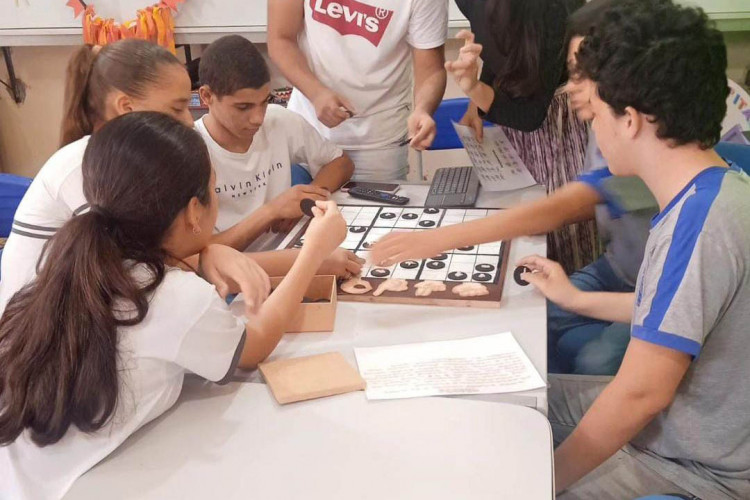 200 alunos da rede estadual com altas habilidades apresentam projetos em Foz do Iguaçu