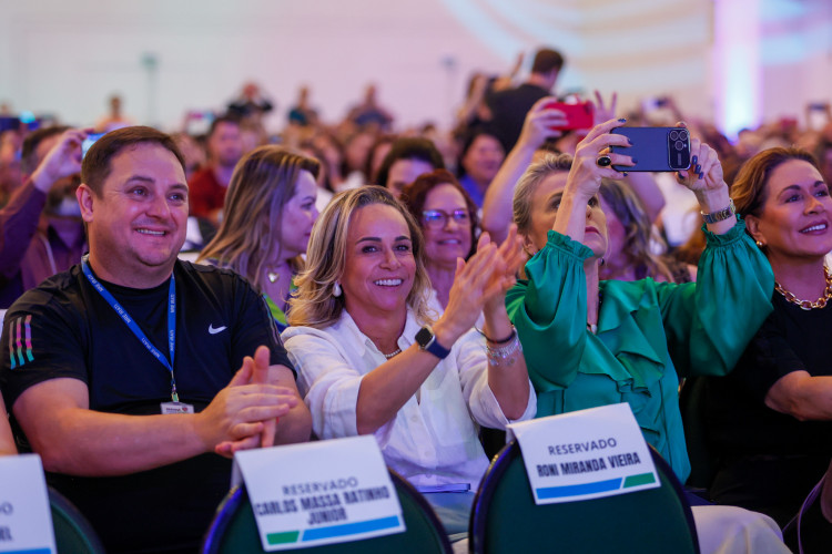 Governador libera R$ 220 milhões para reformas e equipamentos para escolas