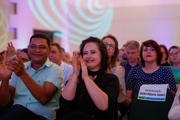 Governador libera R$ 220 milhões para reformas e equipamentos para escolas