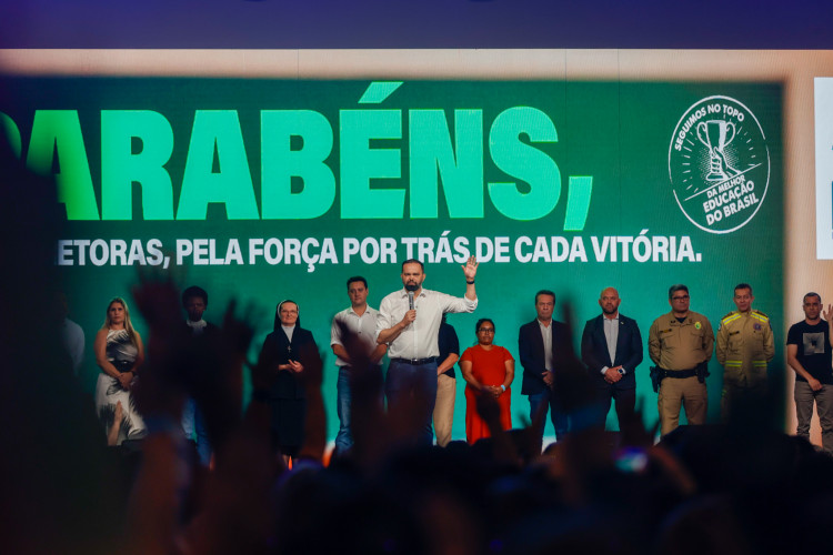 Governador libera R$ 220 milhões para reformas e equipamentos para escolas