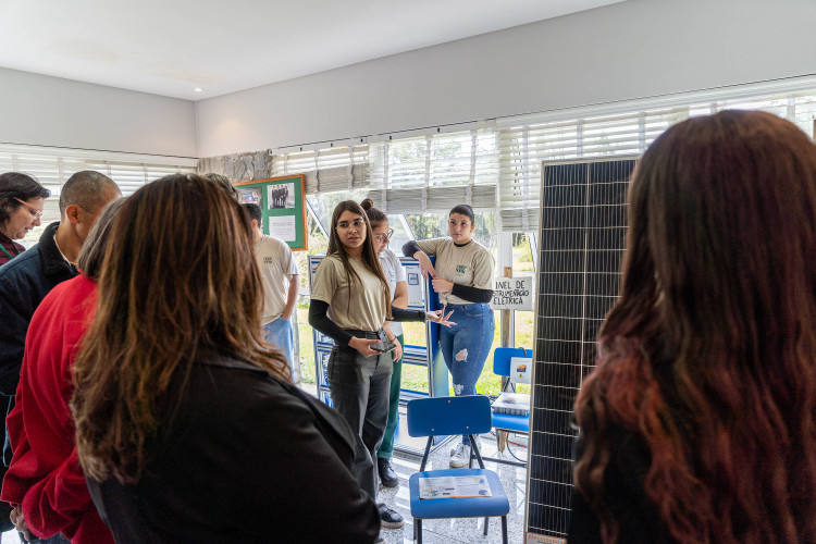 CEEP Newton Freire recebe a Feira de Projetos e Profissões dos cursos técnicos