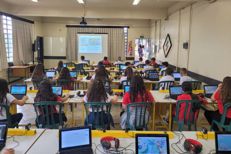 Escolas estaduais em tempo integral do Paraná cresceram acima da média no Ideb