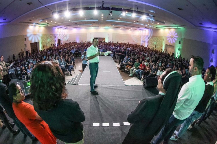 Governador libera R$ 220 milhões para reformas e equipamentos para escolas