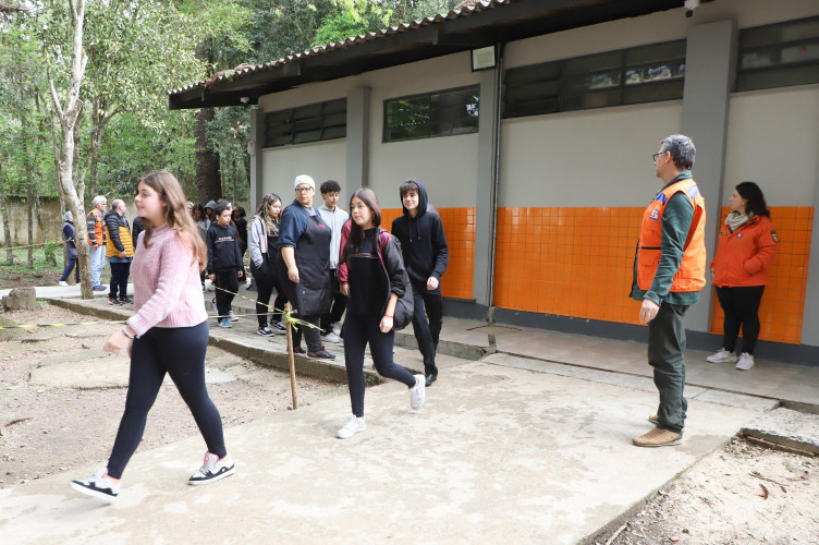 Estado capacita 5,8 mil servidores da educação para atuar como brigadistas