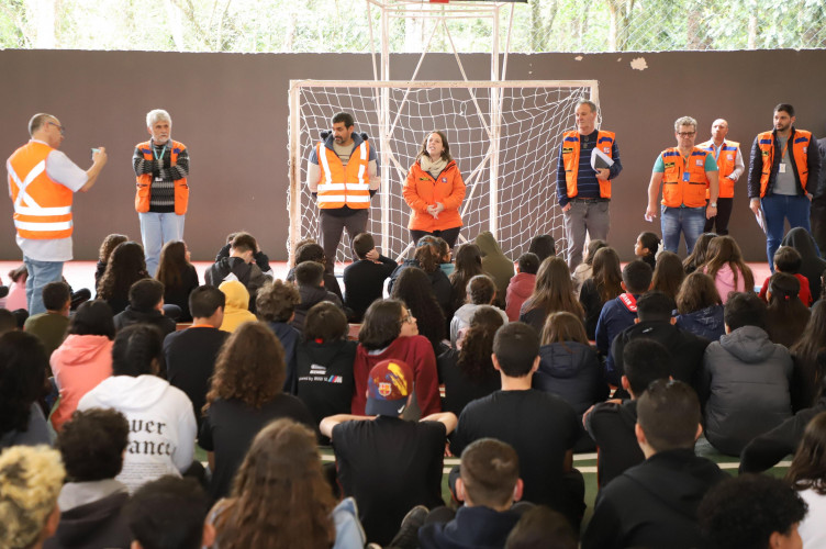 Estado capacita 5,8 mil servidores da educação para atuar como brigadistas