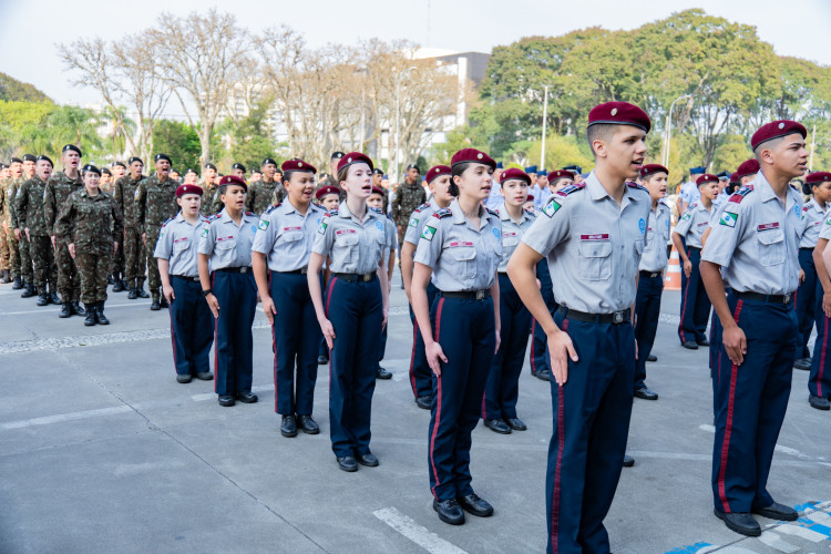 Governo do Estado e Exército abrem comemorações da Semana da Pátria em Curitiba