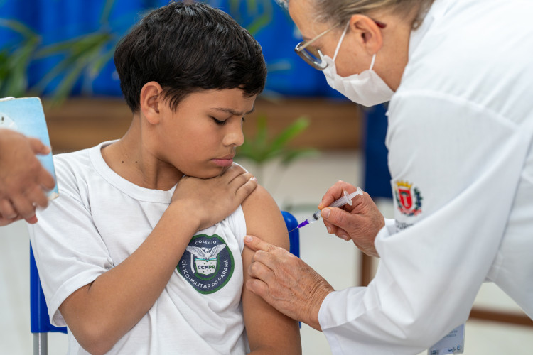 Força-tarefa de vacinação nas escolas é concluída com 292,6 mil doses aplicadas
