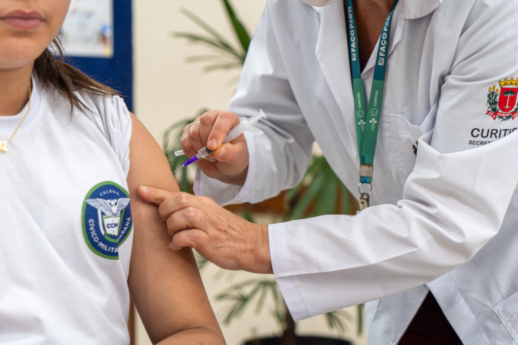 Força-tarefa de vacinação nas escolas é concluída com 292,6 mil doses aplicadas