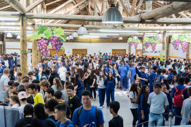 Feira mostra a alunos do ensino fundamental os benefícios da educação profissional